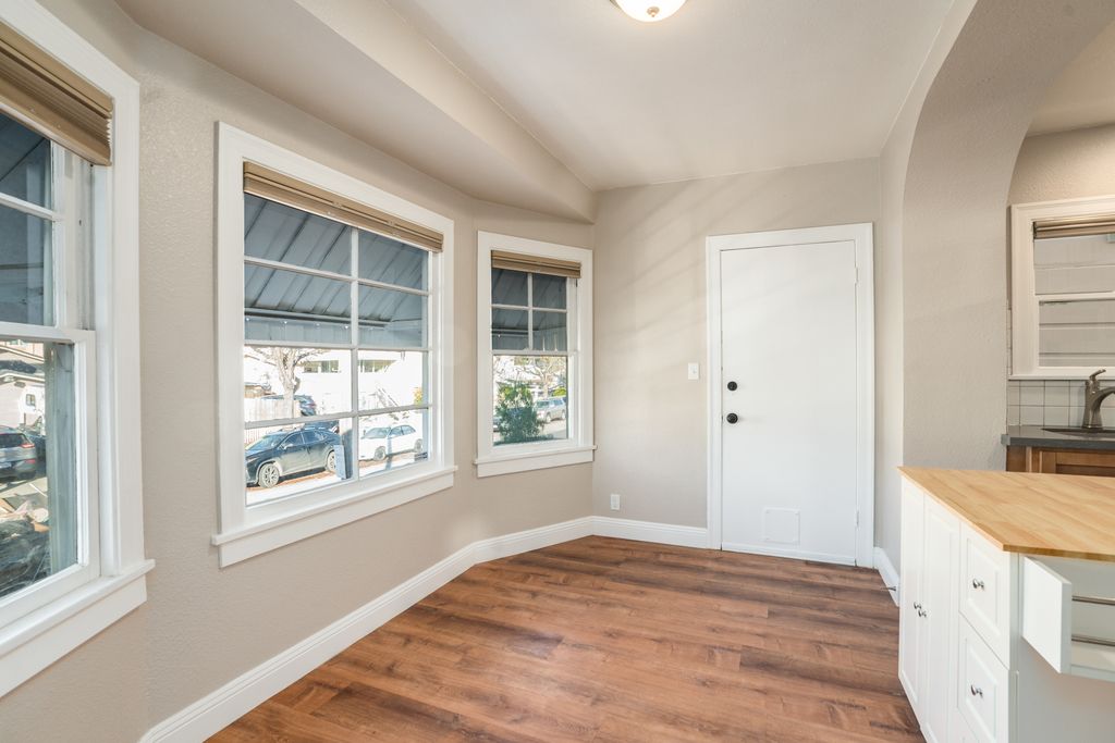1612 Concordia Street - Upper unit