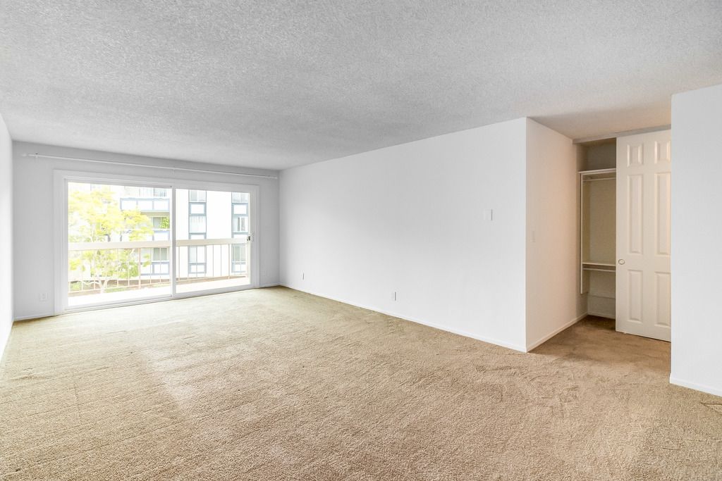 960 Shorepoint Ct #214 