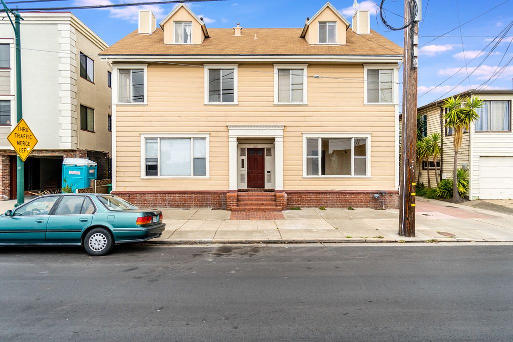 221 Pacific Ave #2 