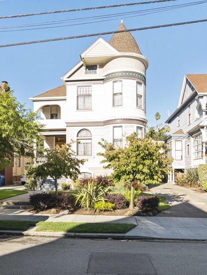 1833 Clinton Ave #D