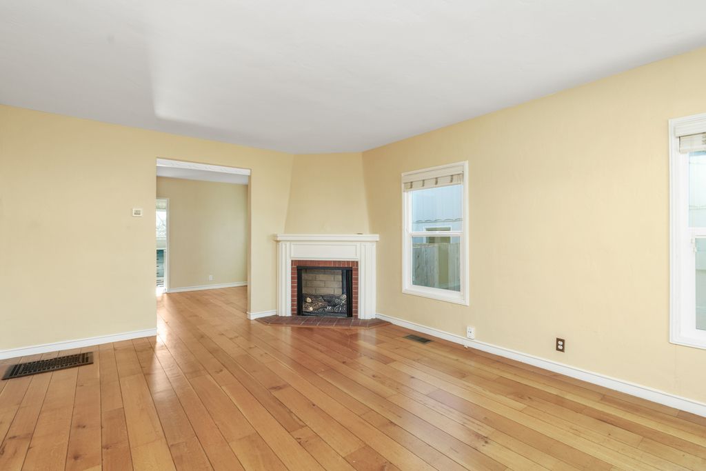 924 Versailles Ave