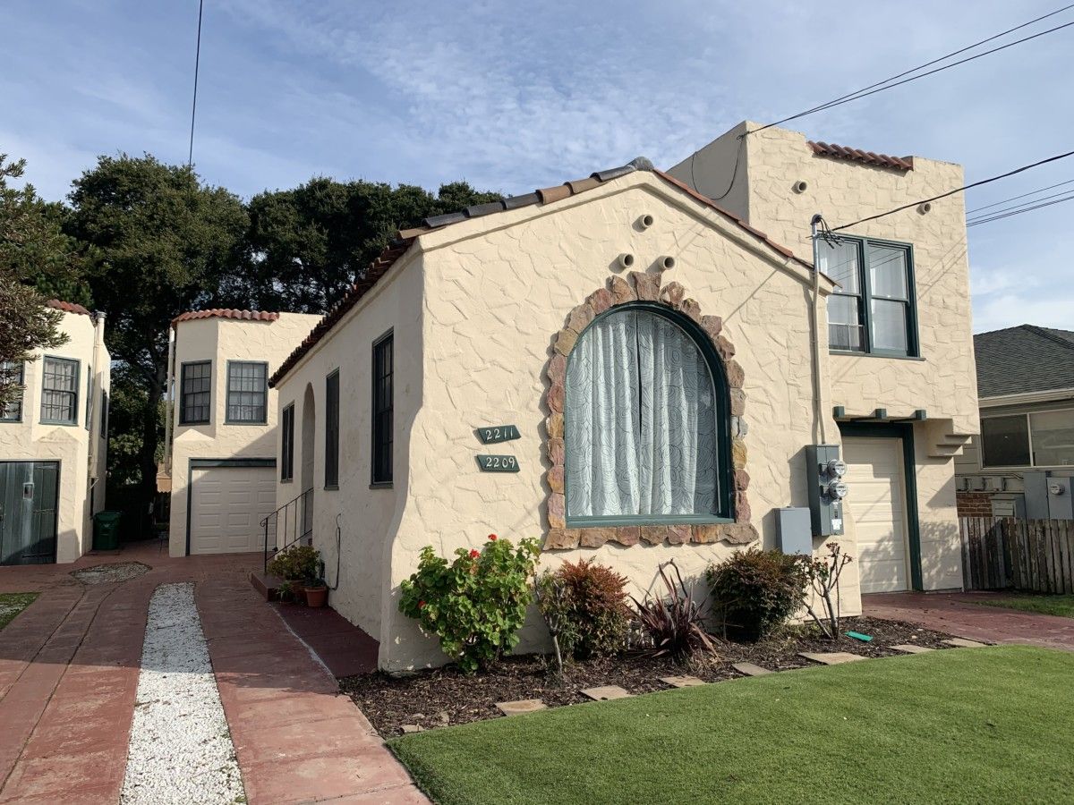 2211 Santa Clara Ave