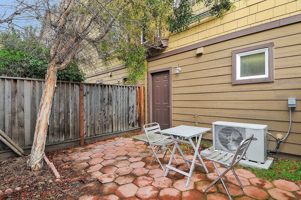 22873 Kingsford Way