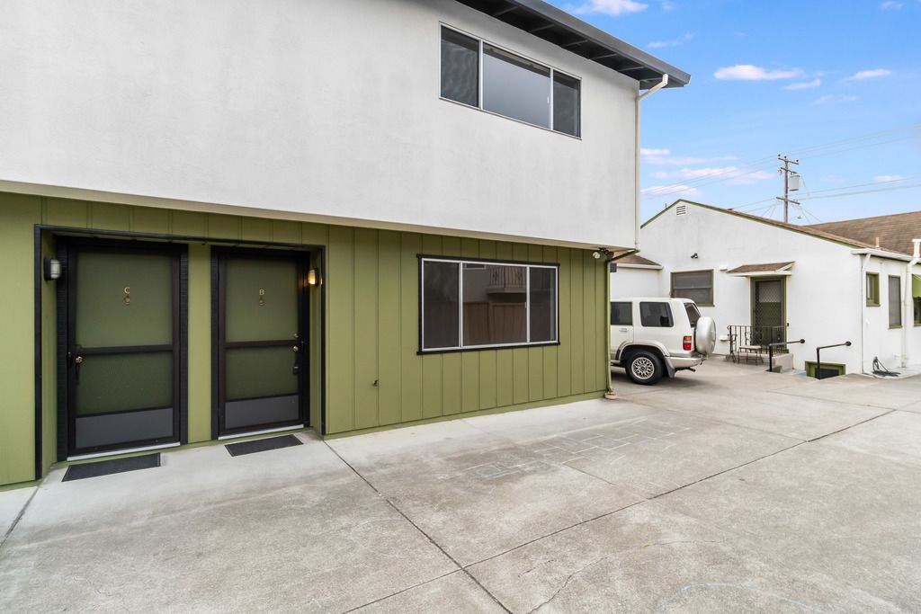 2237 Clinton Ave #B