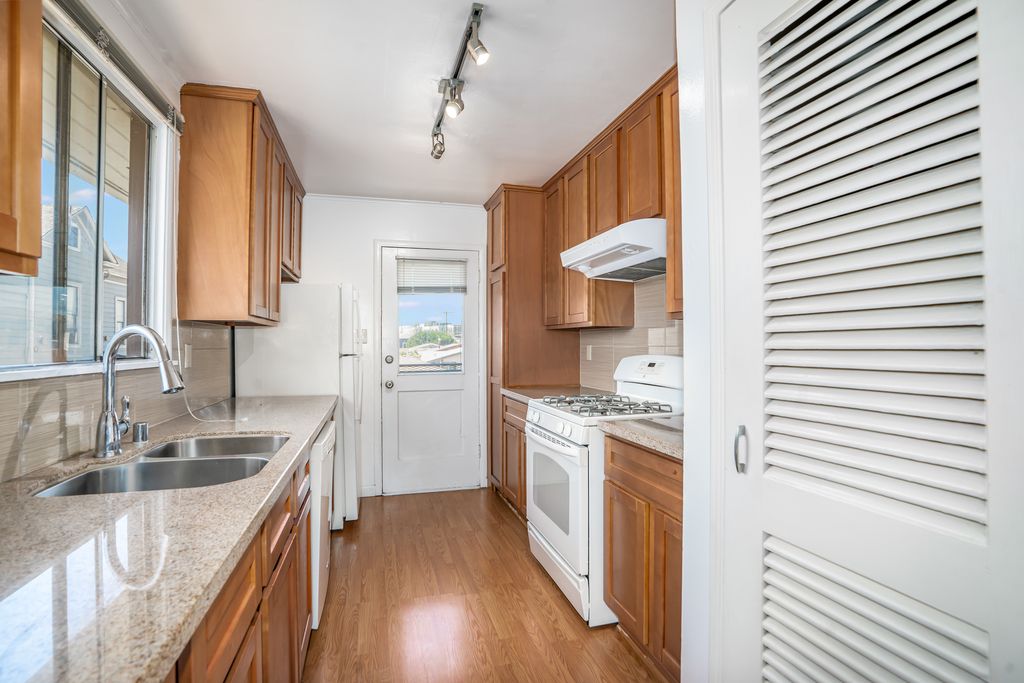 1570 Buena Vista #4