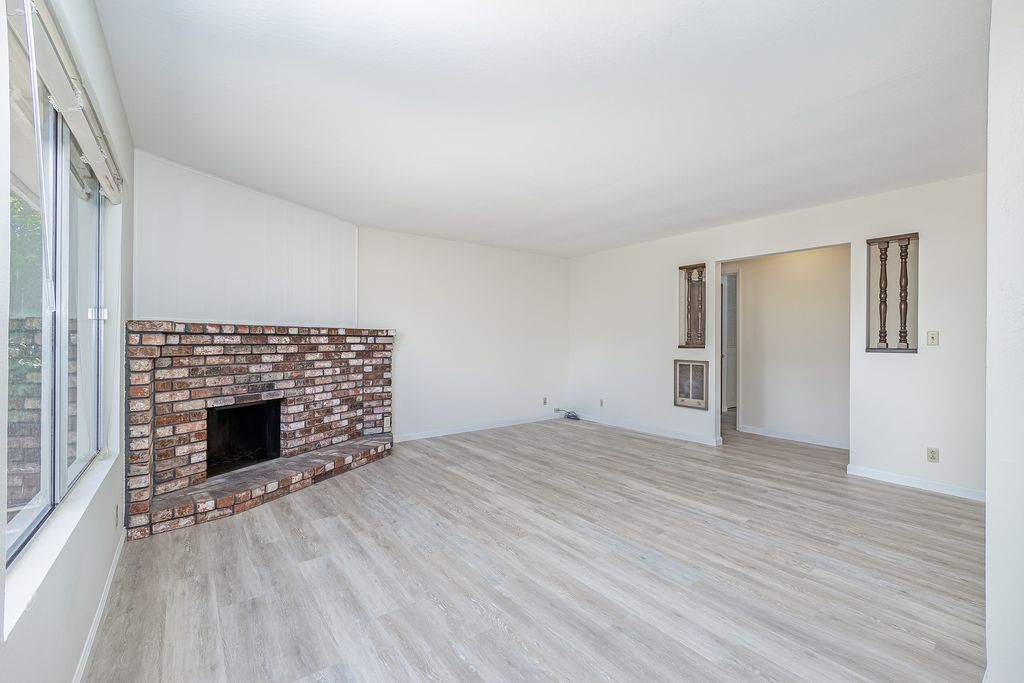 2261 Clinton Ave #D