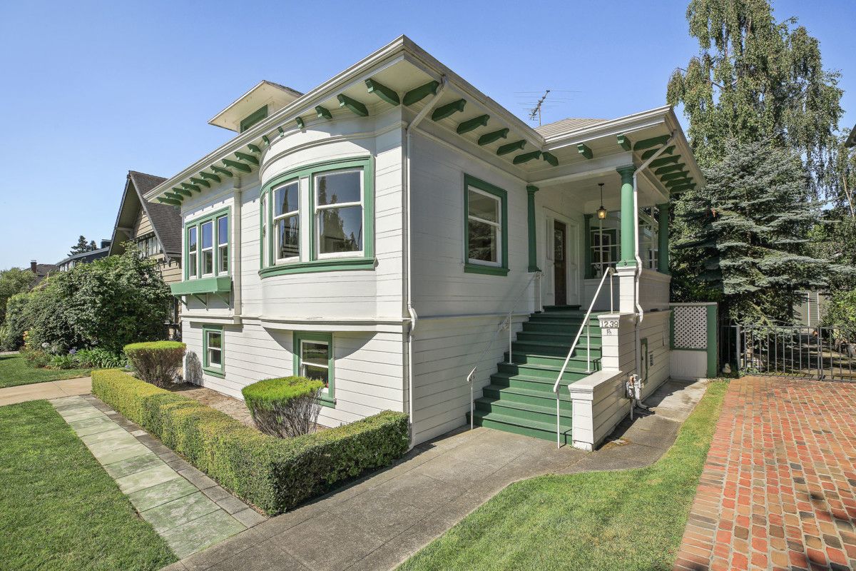 1239 Bay Street