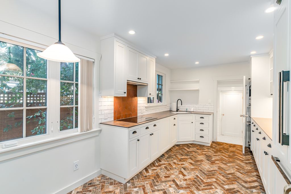 903 Del Mar Ave 