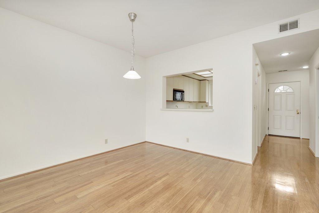 17 Kingsburg Court