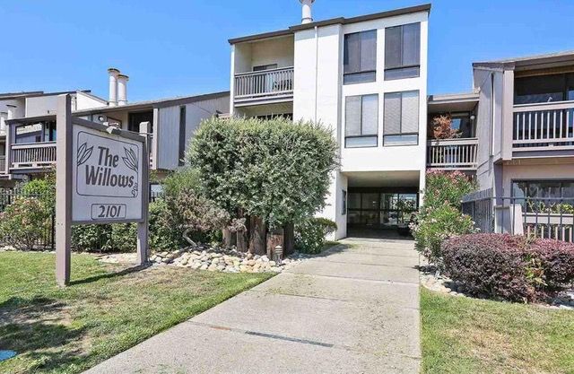 2101 Shoreline Drive #155