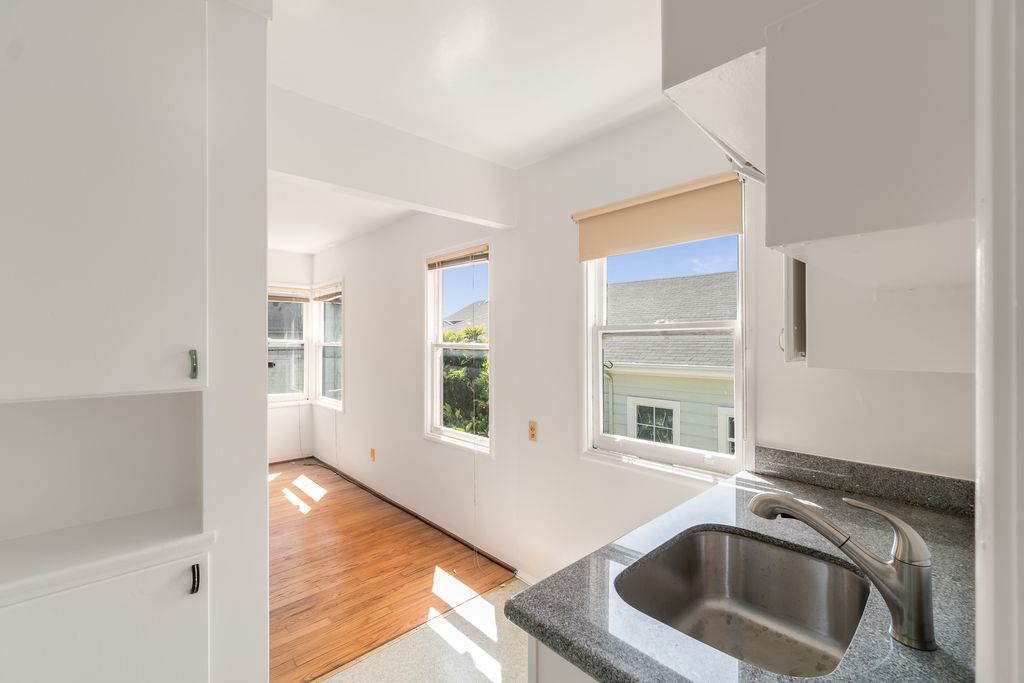 1535 Everett #D