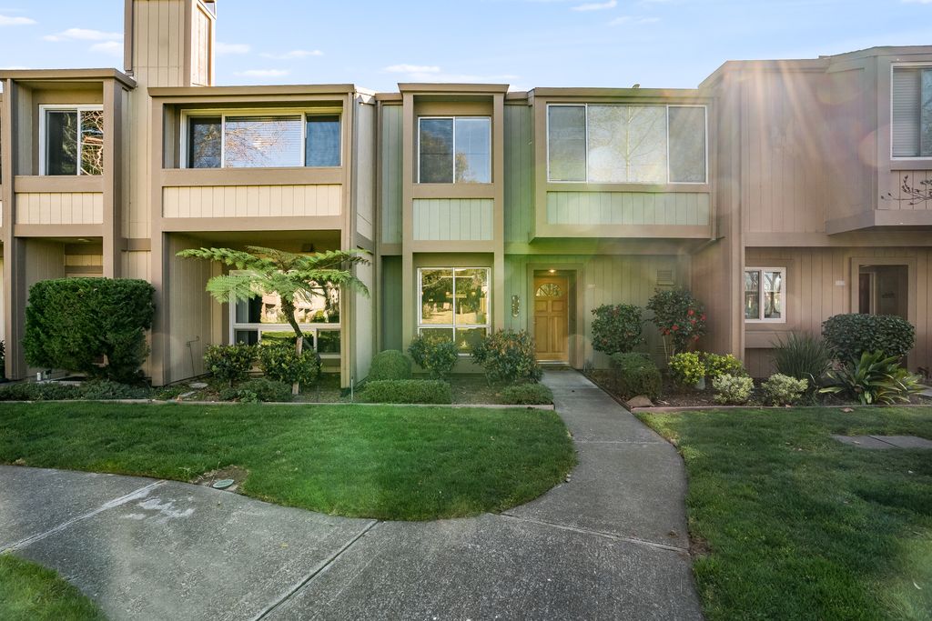 1049 Tahiti Lane 