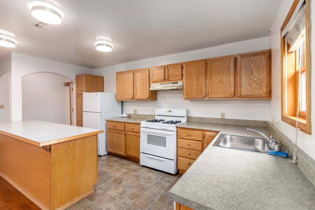 2037 Clinton Ave #B