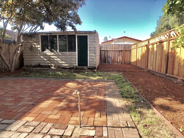 2528 Webb Ave