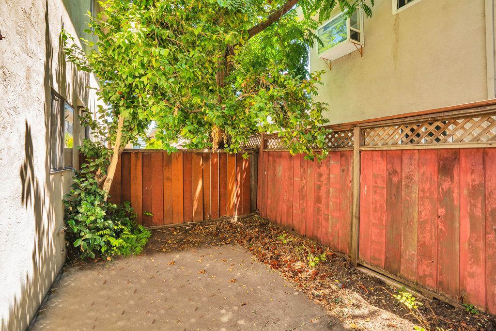 2229 Clinton Ave #C