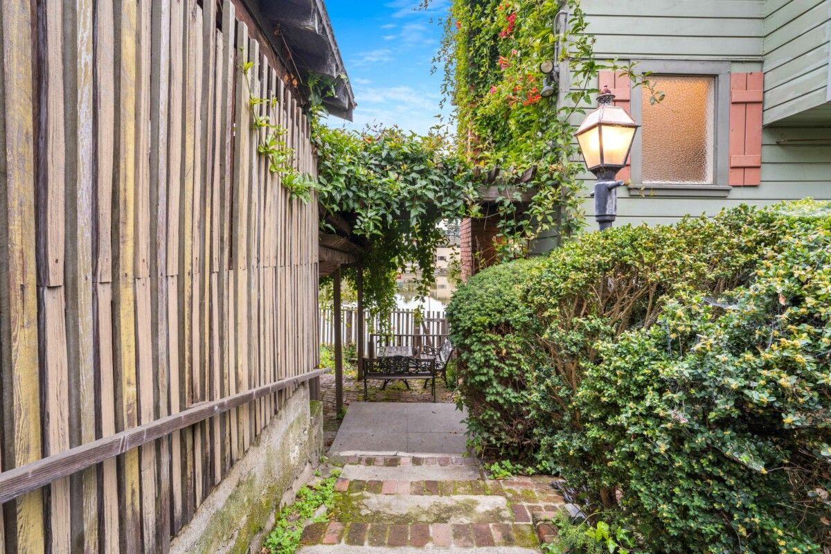 2114 Clinton Ave unit 1/2