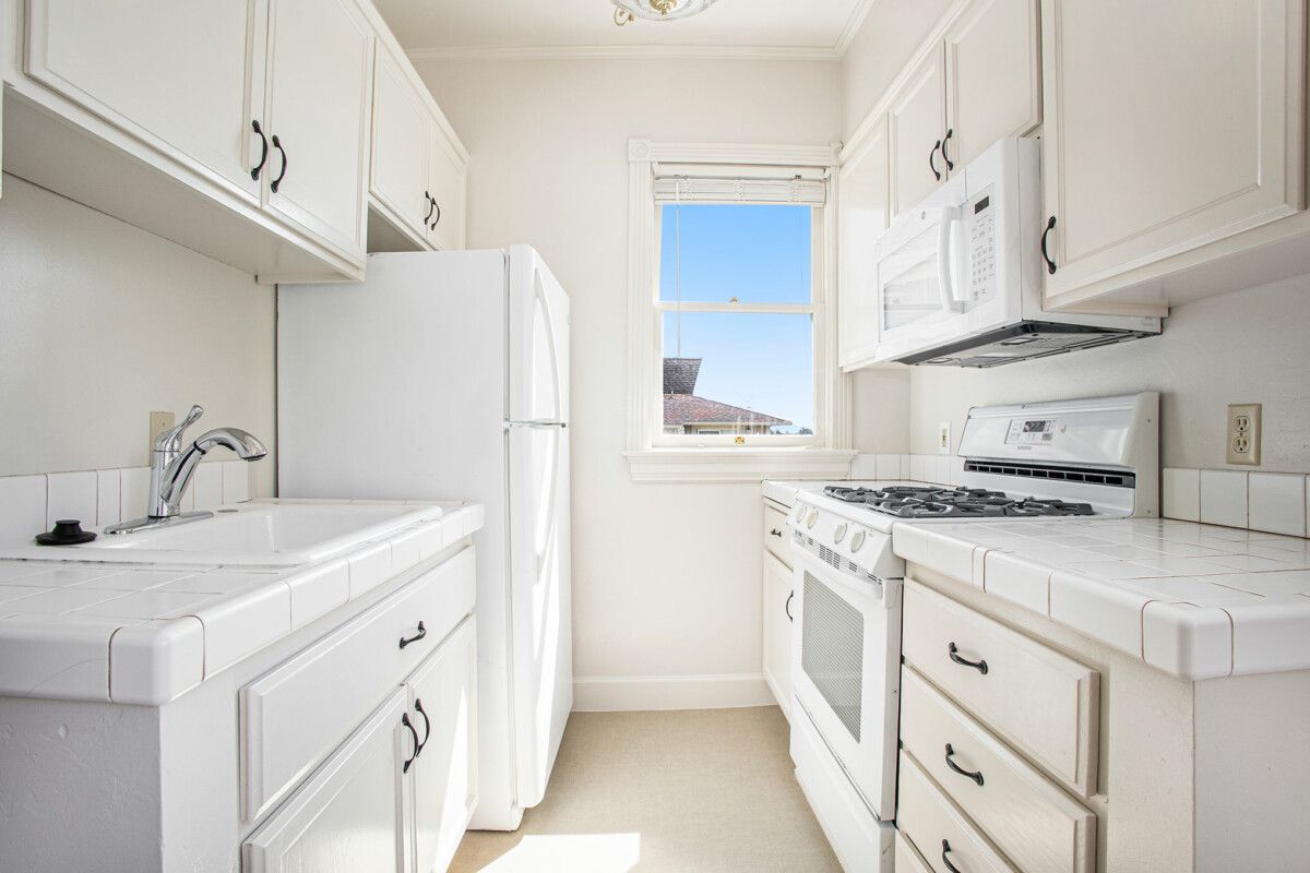 1828 Clinton Ave #C