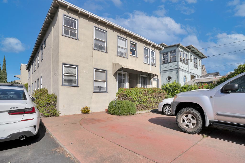 1537 Everett Street #5