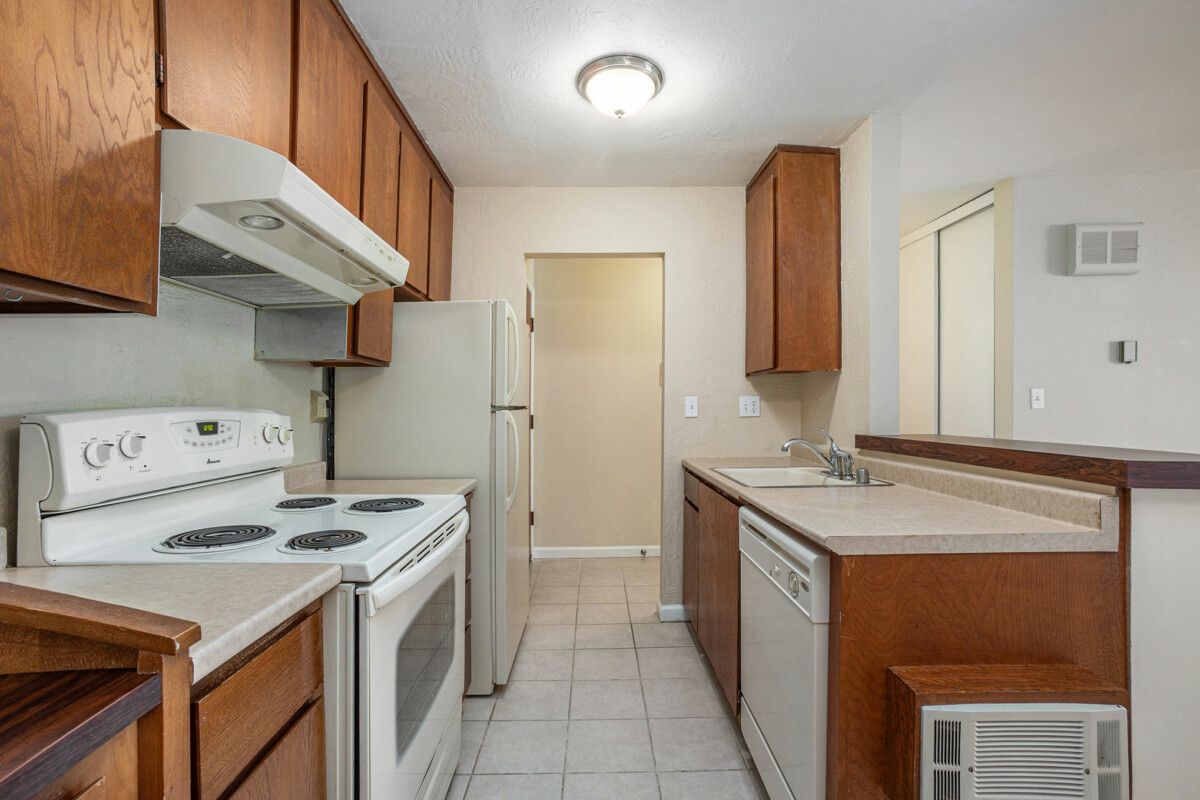 965 Shorepoint Ct. #211 