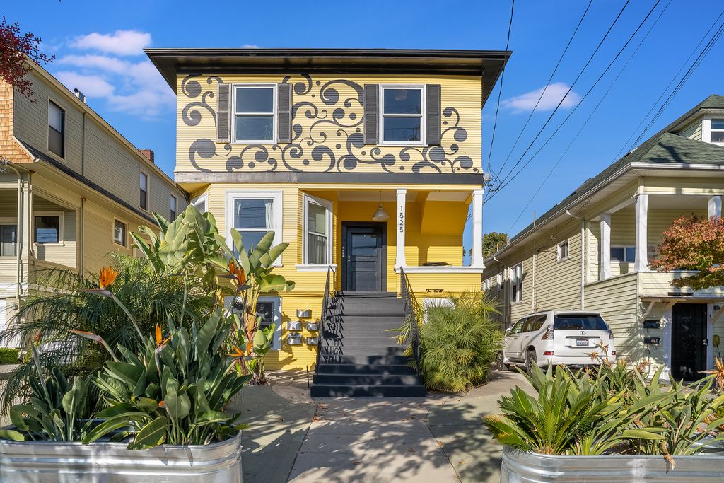 1525 Broadway #4