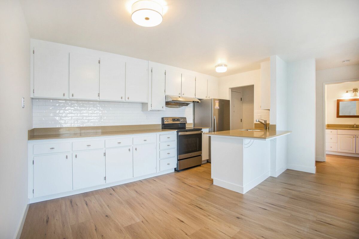 960 Shorepoint Ct. #303