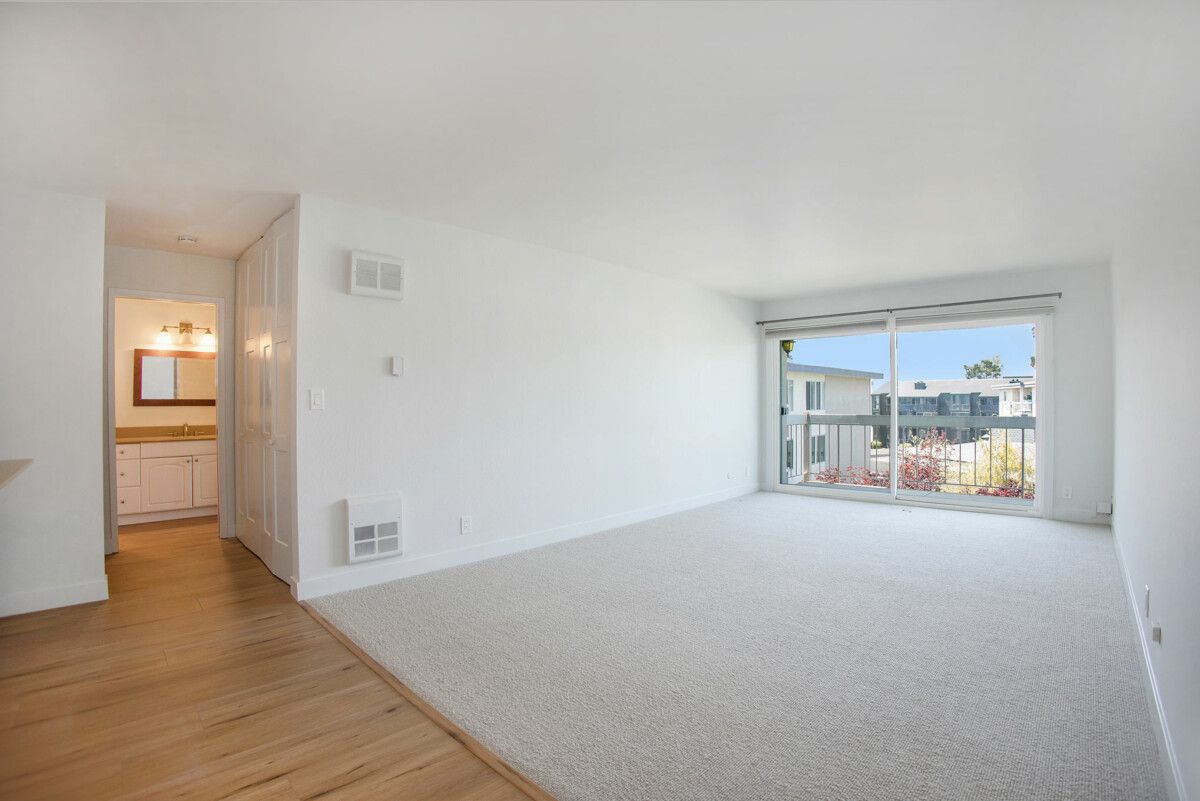 960 Shorepoint Ct. #303