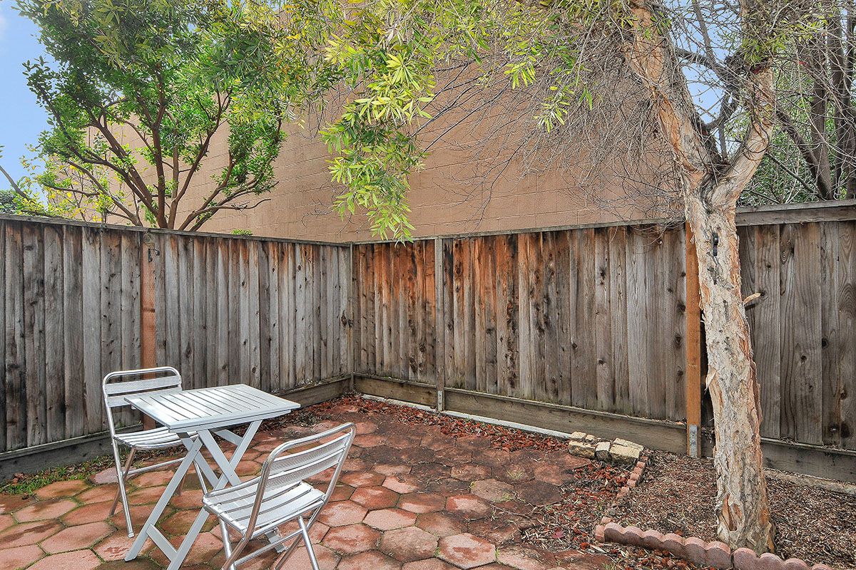 22873 Kingsford Way
