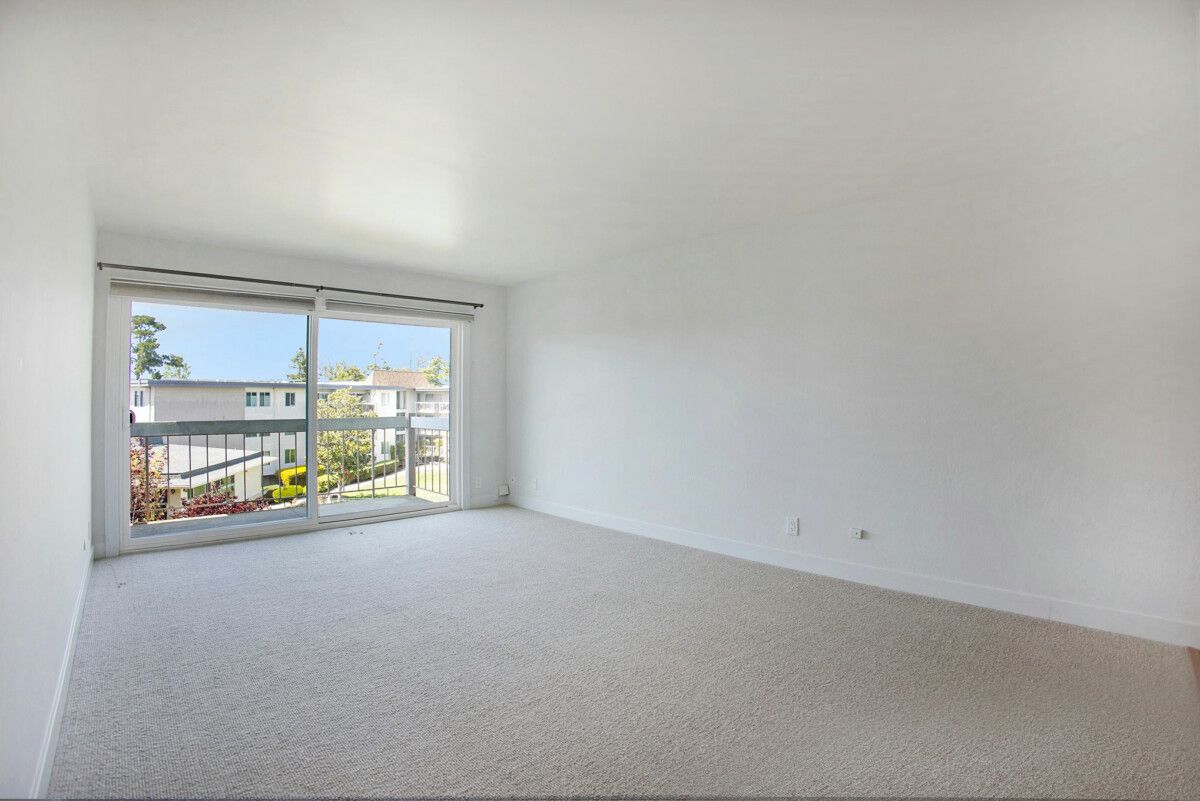 960 Shorepoint Ct. #303