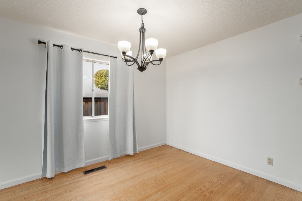 2616 Bayview Drive 