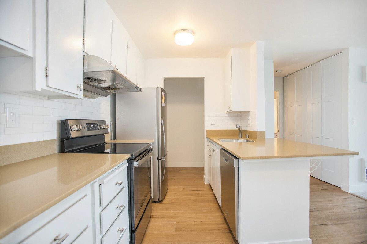 960 Shorepoint Ct. #303