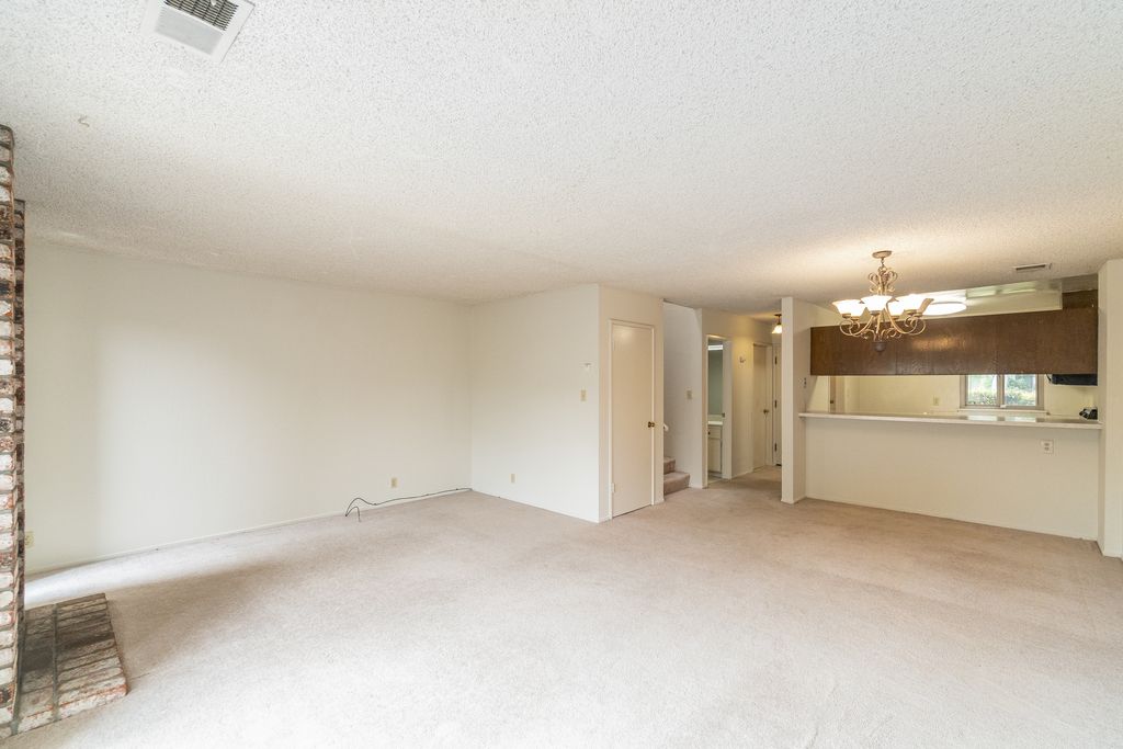 3158 Phoenix Lane