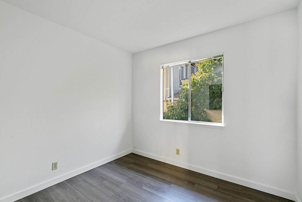 1833 Clinton Ave #D