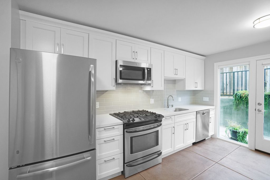 1524 Pearl Street - lower duplex