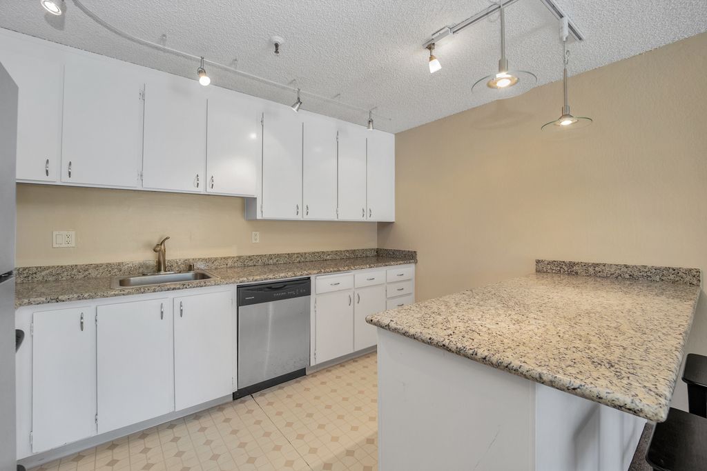 325 Lenox Ave #406