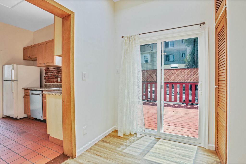 1624 Santa Clara Ave - Lower unit