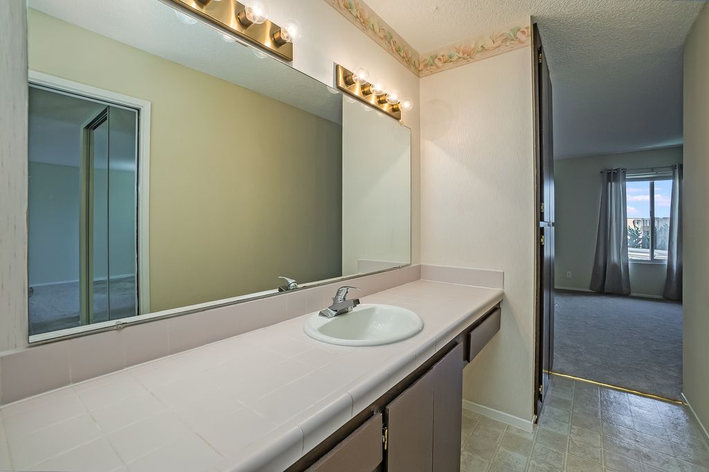 950 Shorepoint Ct #311