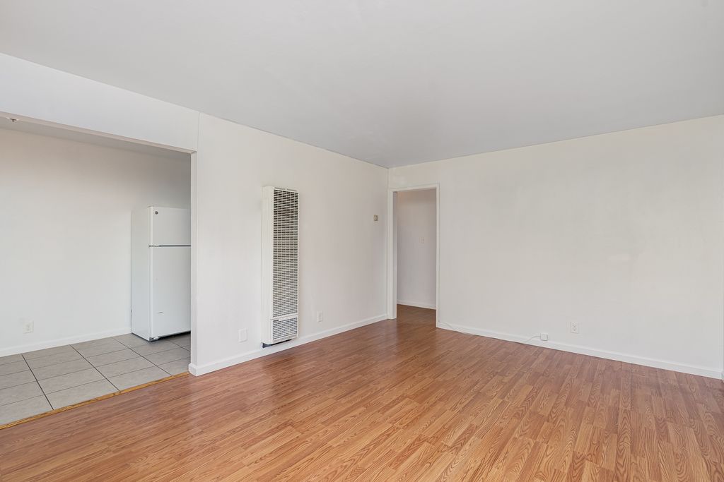 2136 Lincoln Ave #J