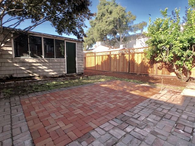 2528 Webb Ave