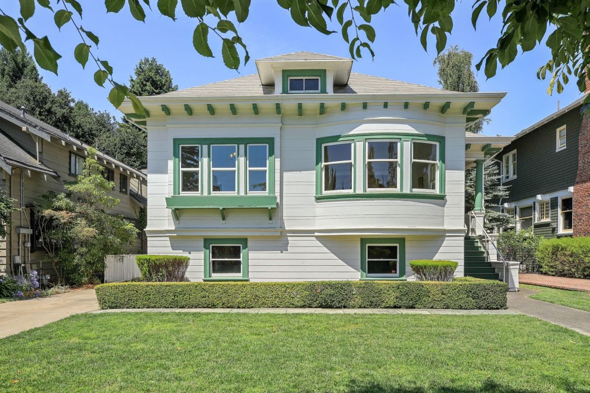 1239 Bay Street