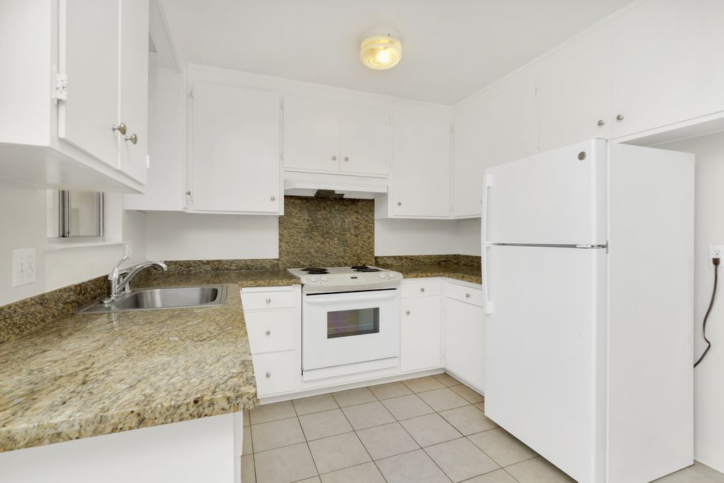 1336 Broadway #C