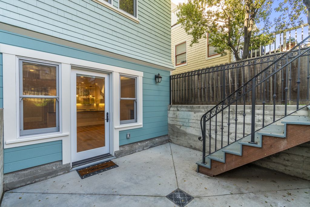 920 Lafayette Street 