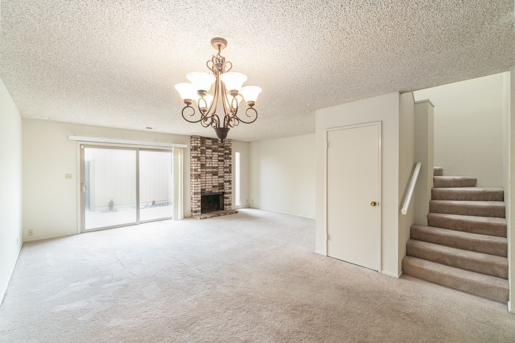 3158 Phoenix Lane
