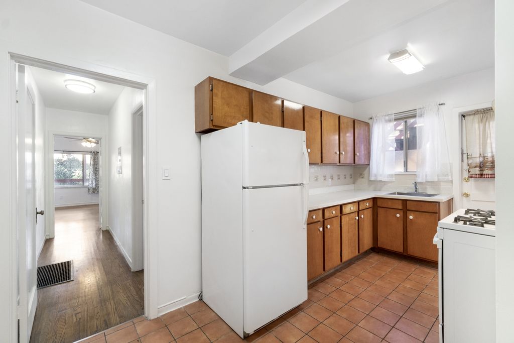 1047 Santa Clara Ave #2 