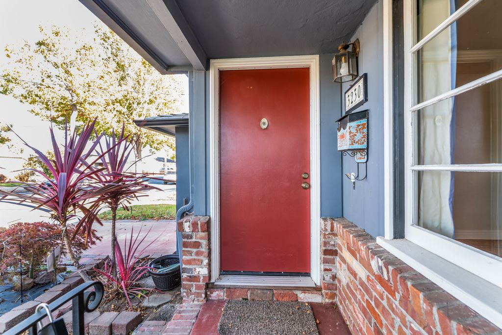 3230 Calhoun Street 
