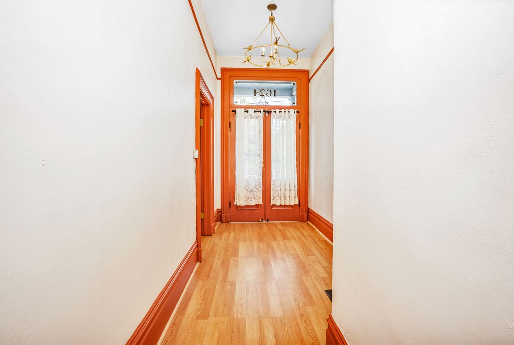 1624 Santa Clara Ave - Lower unit