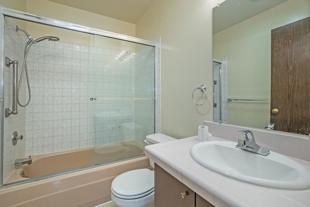 950 Shorepoint Ct #311