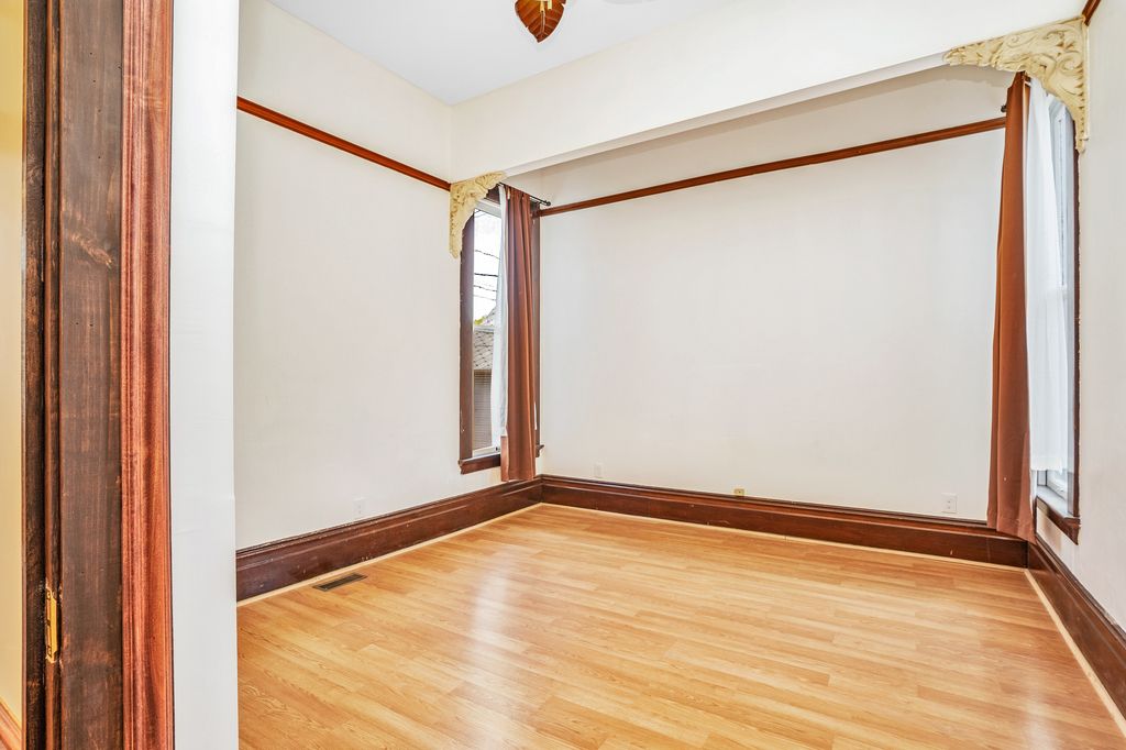 1624 Santa Clara Ave - Lower unit