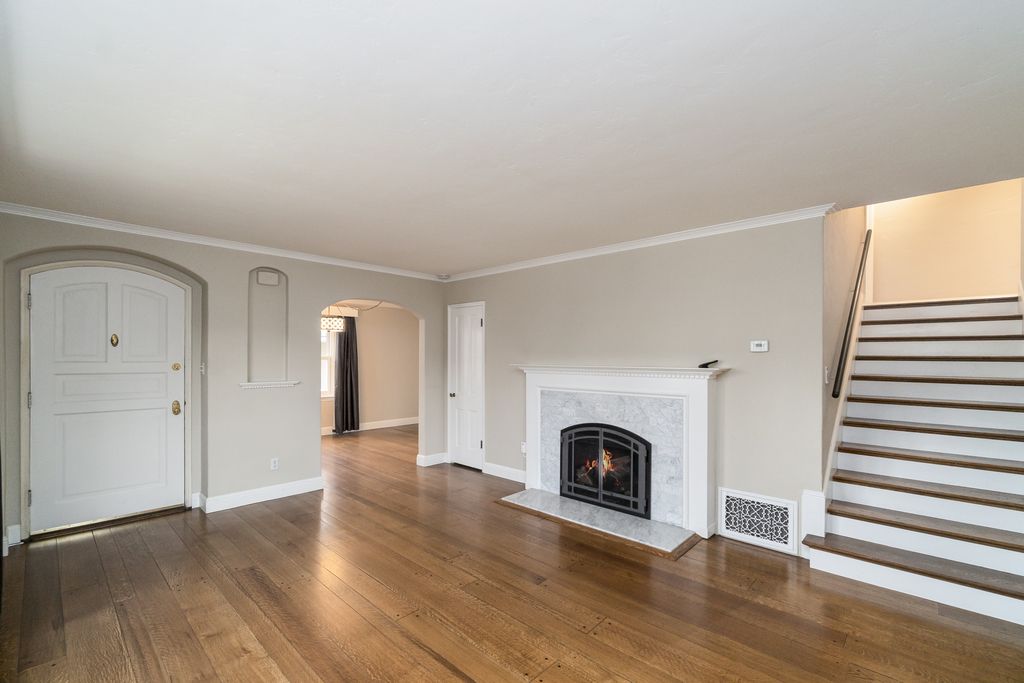 2807 Windsor Dr.
