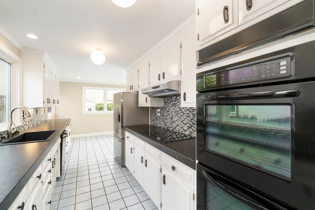 2807 Windsor Dr.