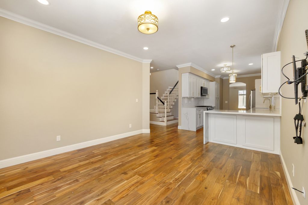 1260 Ariane Ct 